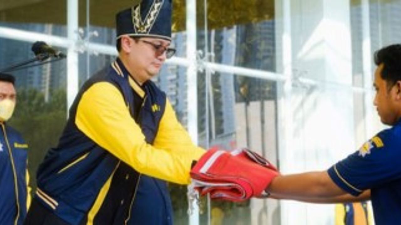 Khidmat dan Penuh Makna: DPP AMPI Gelar Upacara HUT RI ke-77, Ketum Jerry Sambuaga Serahkan Sang Saka Merah Putih