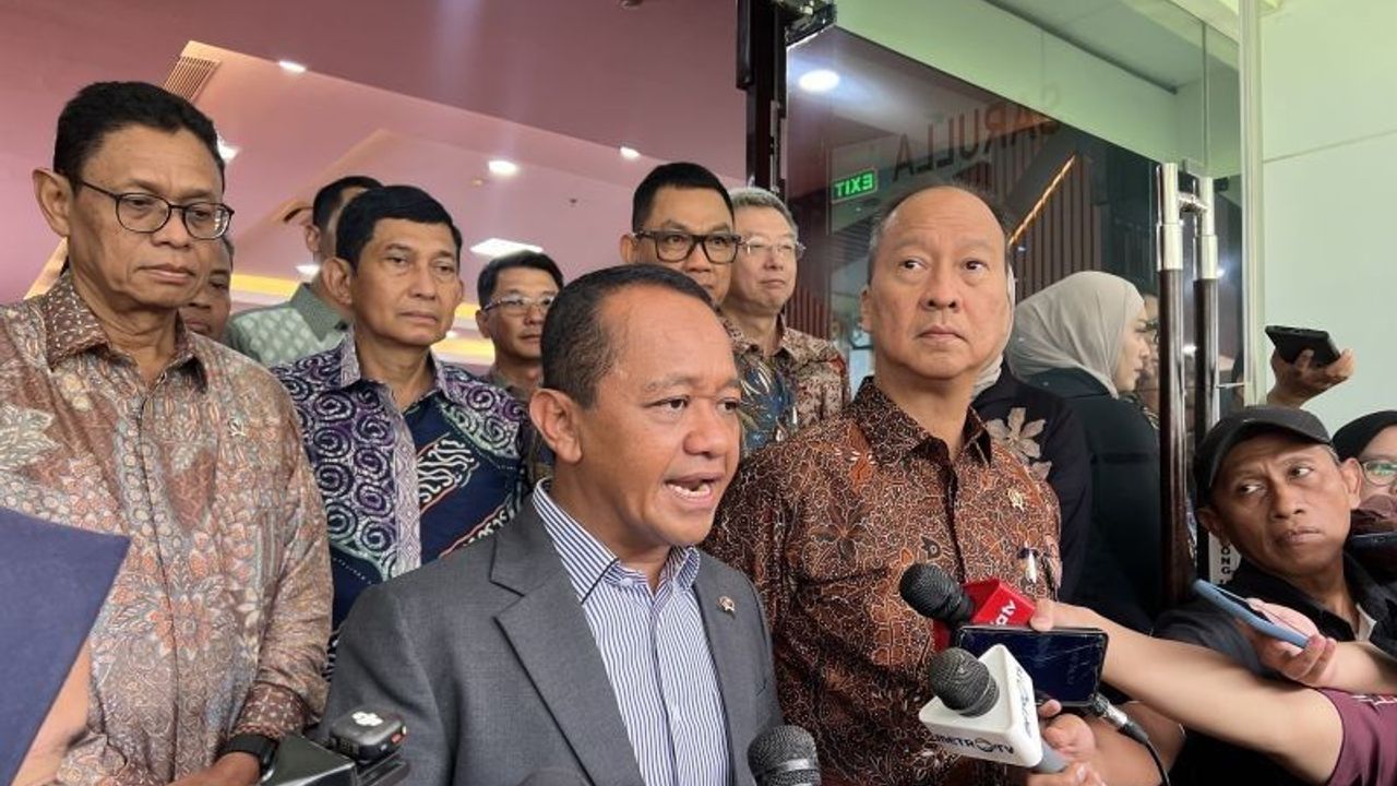 Dukung Asta Cita, Bahlil Lahadalia Resmikan Proyek Baterai Terintegrasi Antam-IBI-HYD untuk EV dan PLTS