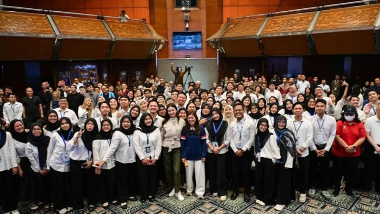Cetak Generasi AI, Menkomdigi Meutya Hafid Siapkan 302 Talenta Digital Jaga Ruang Siber Indonesia